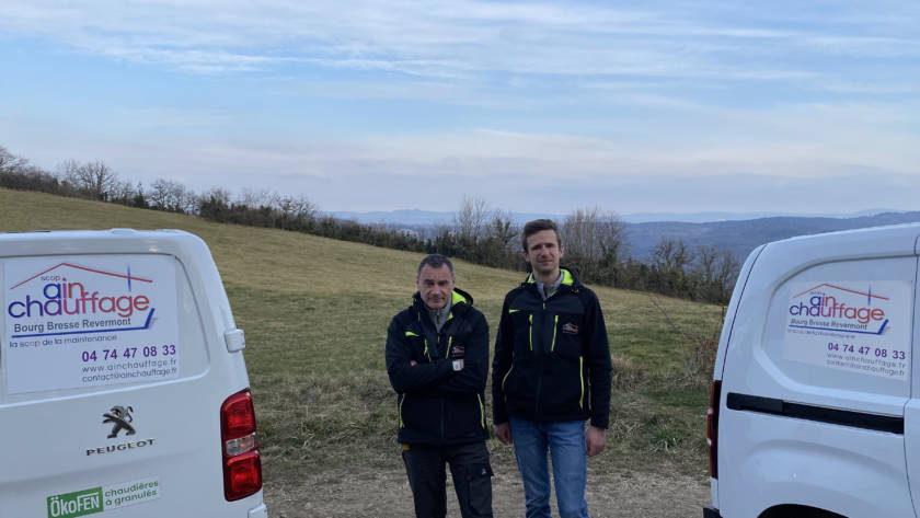 Ain Chauffage deux véhicules et deux personnes.